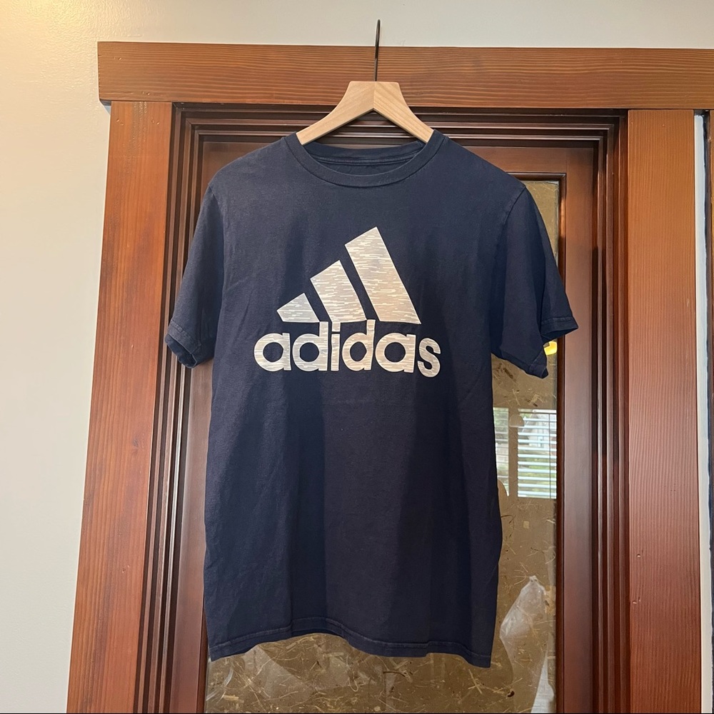 Mens Adidas tee shirt size medium